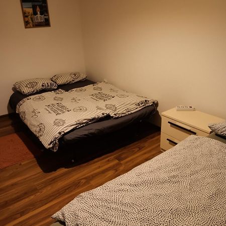 Apartment Jarun Comfort Zagreb Exteriör bild
