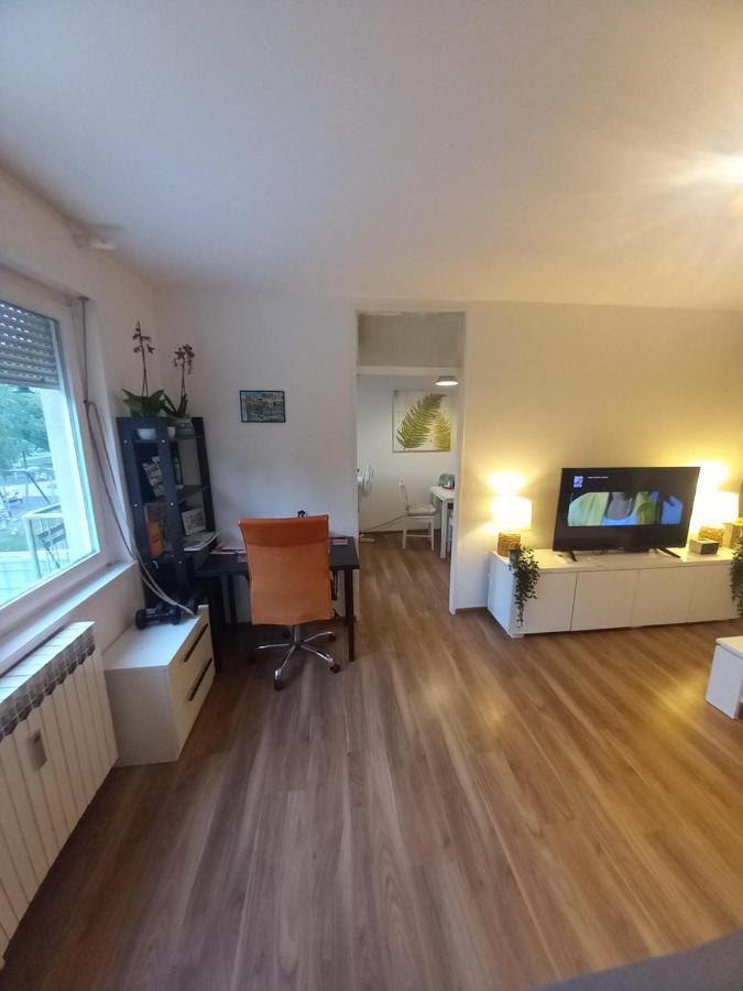 Apartment Jarun Comfort Zagreb Exteriör bild